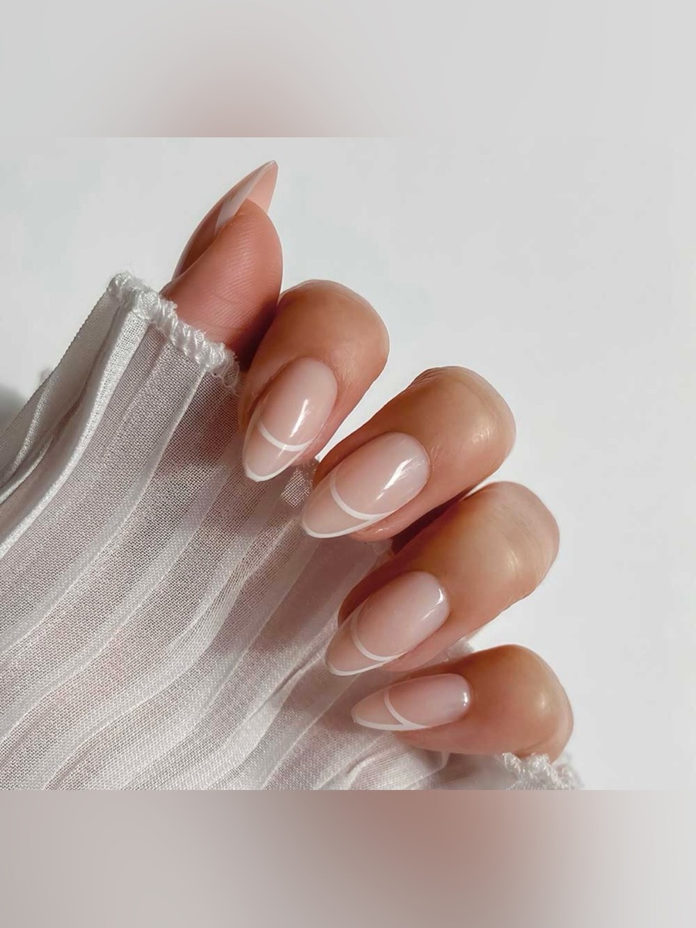 Glamnetic Short Almond Press On Nails HEAVENLY NIB